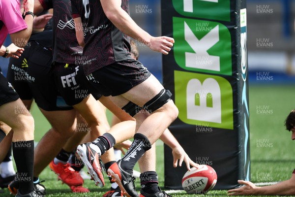 310825 - Cardiff Rugby U18s v RGC U18s - Ioan Dacey of Cardiff pushes the ball over the line to score a try