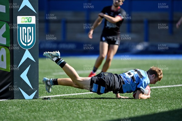 310825 - Cardiff Rugby U18s v RGC U18s - Jack Evans of Cardiff scores a try