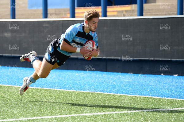 310825 - Cardiff Rugby U18s v RGC U18s - Harvey Bryant of Cardiff dives in to score a try