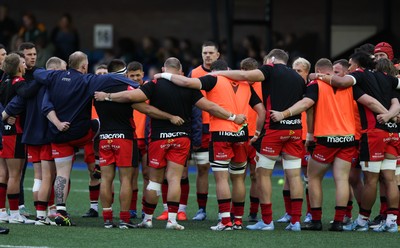 060924 - Cardiff Rugby v Bath Rugby, Pre-season Friendly - The Cardiff Rugby squad huddle up during warm up