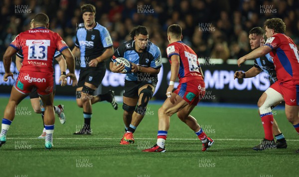 161223 - Cardiff Rugby v Bath Rugby, Investec Champions Cup - Mackenzie Martin of Cardiff Rugby charges forward