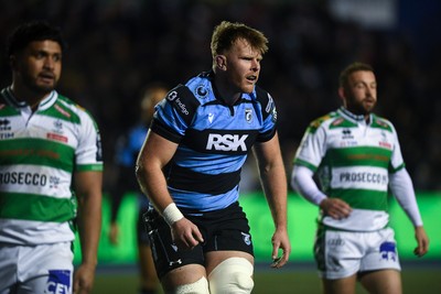 240126 - Cardiff Rugby v Benetton Rugby - United Rugby Championship - Josh McNally of Cardiff Rugby can’t force the ball over the line