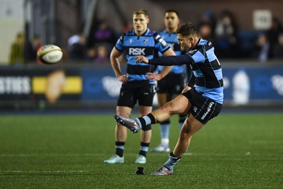 240126 - Cardiff Rugby v Benetton Rugby - United Rugby Championship - Callum Sheedy of Cardiff Rugby kicks a penalty