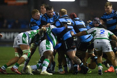 240126 - Cardiff Rugby v Benetton Rugby - United Rugby Championship - Cardiff scrum