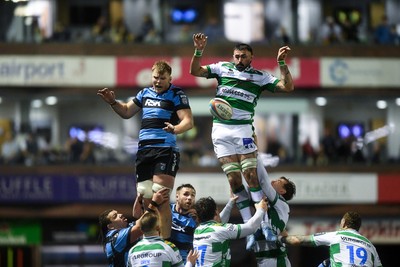 240126 - Cardiff Rugby v Benetton Rugby - United Rugby Championship - Josh McNally of Cardiff Rugby goes up for the line-out