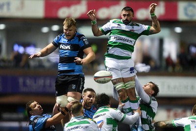 240126 - Cardiff Rugby v Benetton Rugby - United Rugby Championship - Josh McNally of Cardiff Rugby goes up for the line-out