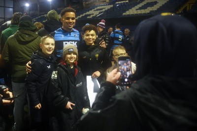 240126 - Cardiff Rugby v Benetton Rugby - United Rugby Championship - Ben Thomas of Cardiff Rugby with fans at full time