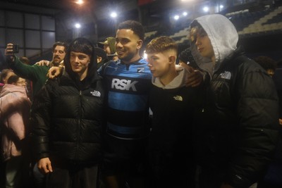 240126 - Cardiff Rugby v Benetton Rugby - United Rugby Championship - Ben Thomas of Cardiff Rugby with fans at full time