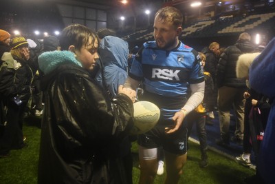 240126 - Cardiff Rugby v Benetton Rugby - United Rugby Championship - Ioan Lloyd of Cardiff Rugby with fans at full time