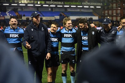 240126 - Cardiff Rugby v Benetton Rugby - United Rugby Championship - Cardiff huddle at full time