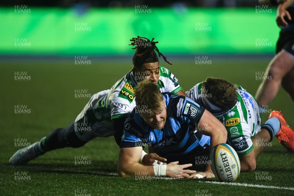 240126 - Cardiff Rugby v Benetton Rugby - United Rugby Championship - Josh McNally of Cardiff Rugby can’t force the ball over the line