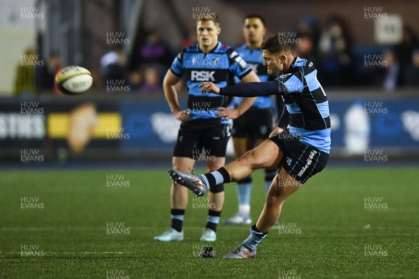 240126 - Cardiff Rugby v Benetton Rugby - United Rugby Championship - Callum Sheedy of Cardiff Rugby kicks a penalty
