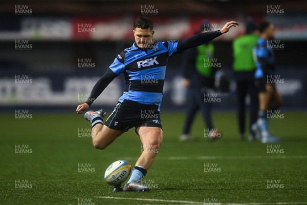 240126 - Cardiff Rugby v Benetton Rugby - United Rugby Championship - Callum Sheedy of Cardiff Rugby kicks the conversion
