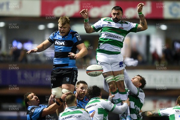 240126 - Cardiff Rugby v Benetton Rugby - United Rugby Championship - Josh McNally of Cardiff Rugby goes up for the line-out