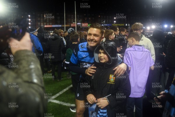 240126 - Cardiff Rugby v Benetton Rugby - United Rugby Championship - Callum Sheedy of Cardiff Rugby with fans at full time