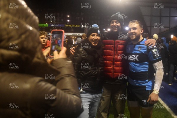 240126 - Cardiff Rugby v Benetton Rugby - United Rugby Championship - Ioan Lloyd of Cardiff Rugby with fans at full time