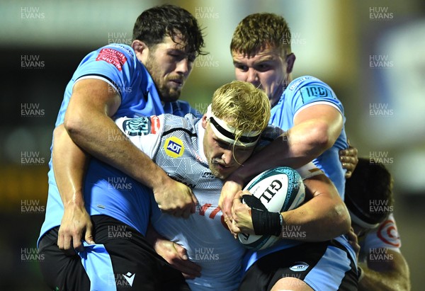 161021 - Cardiff Rugby v Cell C Sharks - United Rugby Championship - Dylan Richardson of Sharks is tackled by Rory Thornton and Shane Lewis-Hughes of Cardiff