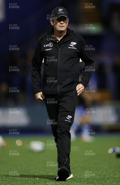 161021 - Cardiff Rugby v Cell C Sharks - United Rugby Championship - Cell C Sharks head coach Sean Everitt