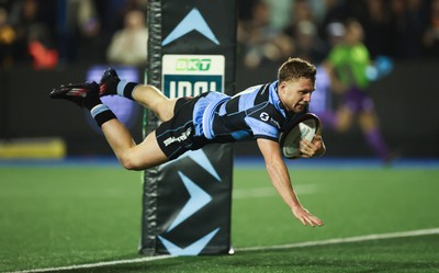 111025 - Cardiff Rugby v Connacht Rugby, United Rugby Championship -Tom Bowen of Cardiff Rugby dives in to score try