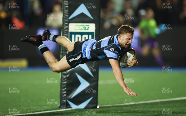 111025 - Cardiff Rugby v Connacht Rugby, United Rugby Championship -Tom Bowen of Cardiff Rugby dives in to score try
