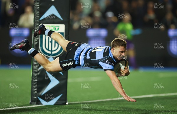 111025 - Cardiff Rugby v Connacht Rugby, United Rugby Championship -Tom Bowen of Cardiff Rugby dives in to score try