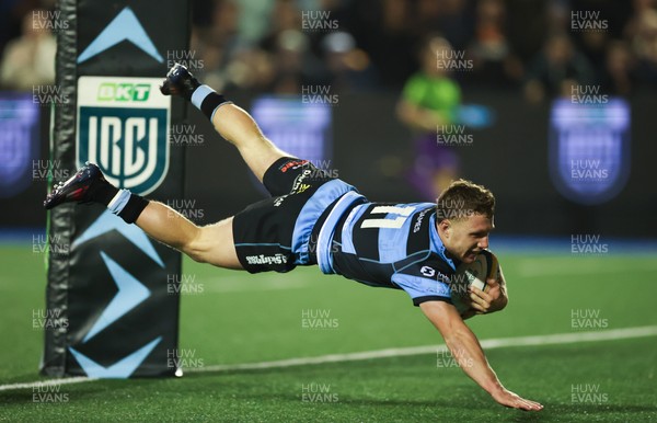 111025 - Cardiff Rugby v Connacht Rugby, United Rugby Championship -Tom Bowen of Cardiff Rugby dives in to score try