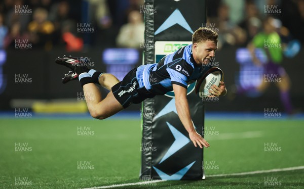 111025 - Cardiff Rugby v Connacht Rugby, United Rugby Championship -Tom Bowen of Cardiff Rugby dives in to score try