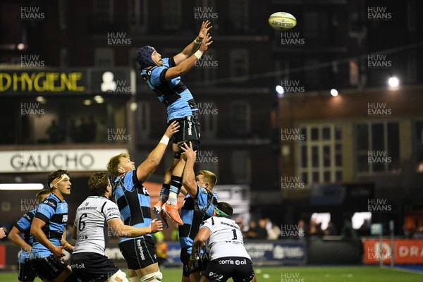 111025 - Cardiff Rugby v Connacht - United Rugby Championship - Alun Lawrence of Cardiff Rugby wins his line-out