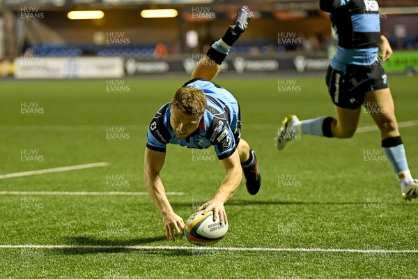 111025 - Cardiff Rugby v Connacht - United Rugby Championship - Tom Bowen of Cardiff Rugby scores a try