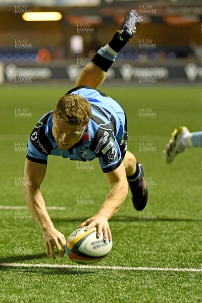 111025 - Cardiff Rugby v Connacht - United Rugby Championship - Tom Bowen of Cardiff Rugby scores a try