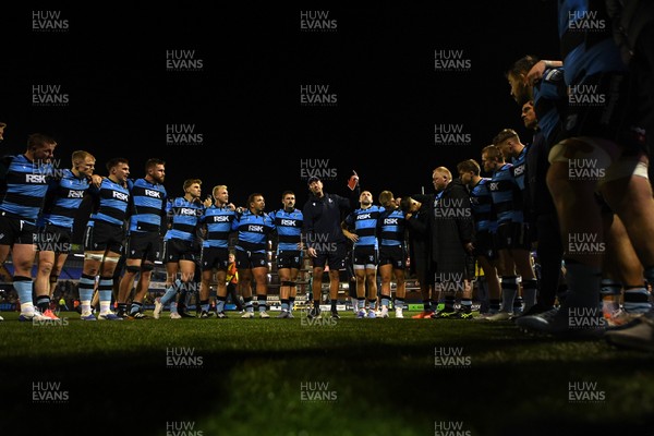 111025 - Cardiff Rugby v Connacht - United Rugby Championship - Cardiff huddle at full time
