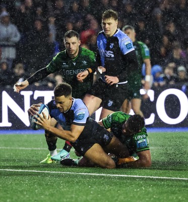 170224 - Cardiff Rugby v Connacht Rugby, United Rugby Championship - Ben Thomas of Cardiff Rugby powers over to score try