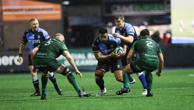 170224 - Cardiff Rugby v Connacht Rugby, United Rugby Championship - Lopeti Timani of Cardiff Rugby takes on Joe Joyce of Connacht and Dave Heffernan of Connacht