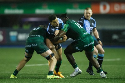 170224 - Cardiff Rugby v Connacht - United Rugby Championship - Ben Thomas of Cardiff is tackled by Shamus Hurley-Langton and Sam Illo of Connacht