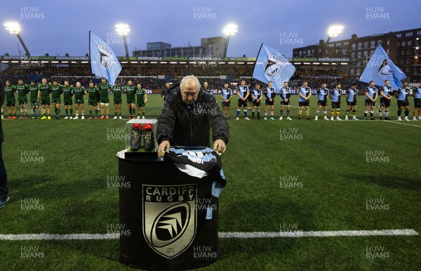 170224 - Cardiff Rugby v Connacht Rugby, United Rugby Championship - Sir Gareth Edwards leads former players and family  in tribute to legendary Cardiff, Wales and British Lions  outside half Barry John who died recently
