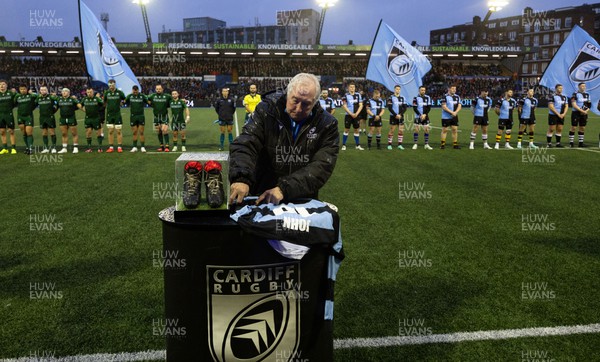 170224 - Cardiff Rugby v Connacht Rugby, United Rugby Championship - Sir Gareth Edwards leads former players and family  in tribute to legendary Cardiff, Wales and British Lions  outside half Barry John who died recently