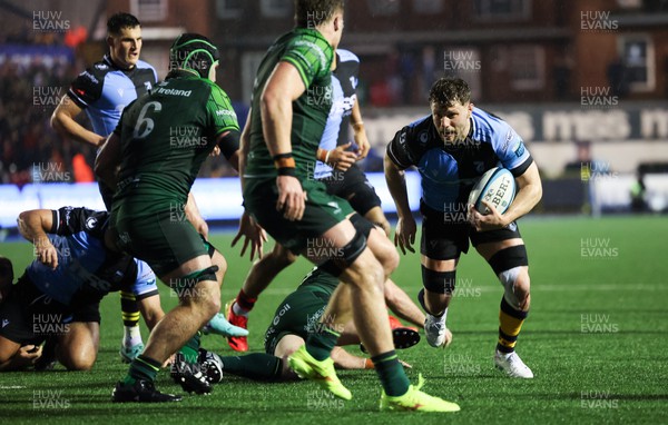 170224 - Cardiff Rugby v Connacht Rugby, United Rugby Championship - Thomas Young of Cardiff Rugby drives towards the line