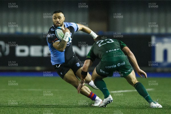 170224 - Cardiff Rugby v Connacht - United Rugby Championship - Uilisi Halaholo of Cardiff takes on Tom Farrell of Connacht