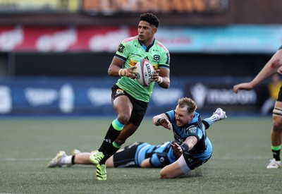 150526 - Cardiff Rugby v DHL Stormers - United Rugby Championship - Sacha Feinberg-Mngomezulu of Stormers gets past Rory Jennings of Cardiff 