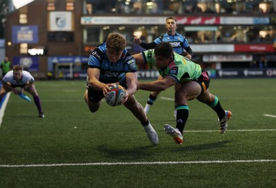 150526 - Cardiff Rugby v DHL Stormers - United Rugby Championship - Jacob Beetham of Cardiff dives over the line to score a try