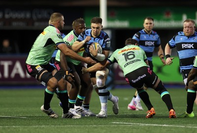 150526 - Cardiff Rugby v DHL Stormers - United Rugby Championship - Taine Basham of Cardiff is tackled by Adre Smith and JJ Kotze of Stormers 