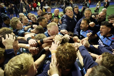 150526 - Cardiff Rugby v DHL Stormers - United Rugby Championship - Leigh Halfpenny in the Cardiff team huddle at full time