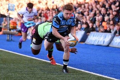150526 - Cardiff Rugby v DHL Stormers - United Rugby Championship - Tom Bowen of Cardiff Rugby runs in to score a try