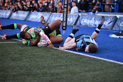 150526 - Cardiff Rugby v DHL Stormers - United Rugby Championship - Tom Bowen of Cardiff Rugby scores a try