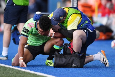 150526 - Cardiff Rugby v DHL Stormers - United Rugby Championship - Sacha Feinberg-Mngomezulu of Stormers receives treatment