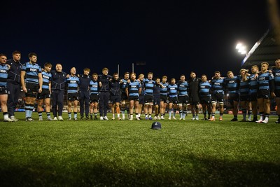 150526 - Cardiff Rugby v DHL Stormers - United Rugby Championship - Cardiff huddle at full time