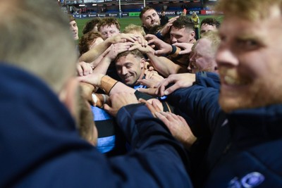 150526 - Cardiff Rugby v DHL Stormers - United Rugby Championship - Leigh Halfpenny of Cardiff Rugby in his sides team huddle at full time 