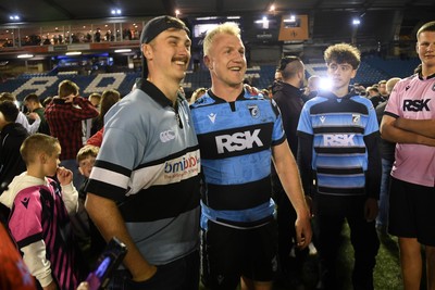 150526 - Cardiff Rugby v DHL Stormers - United Rugby Championship - Johan Mulder of Cardiff Rugby with fans at full time