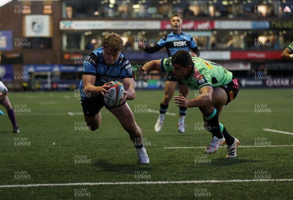 150526 - Cardiff Rugby v DHL Stormers - United Rugby Championship - Jacob Beetham of Cardiff dives over the line to score a try