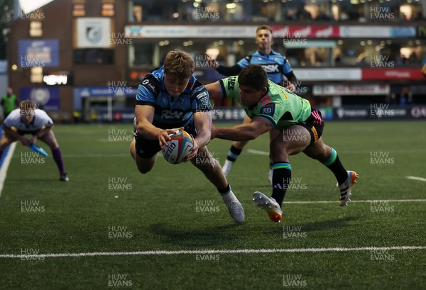 150526 - Cardiff Rugby v DHL Stormers - United Rugby Championship - Jacob Beetham of Cardiff dives over the line to score a try